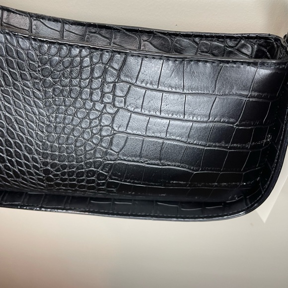 NWT -Crocodile textured Asymmetric Shoulder Handbag - Black - Picture 4 of 11